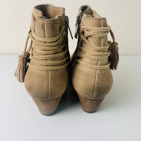 Vince Camuto Boots Size 7.5 Carlina Tassel Side Zip Ankle Bootie Beige Tan Suede - Picture 7 of 12